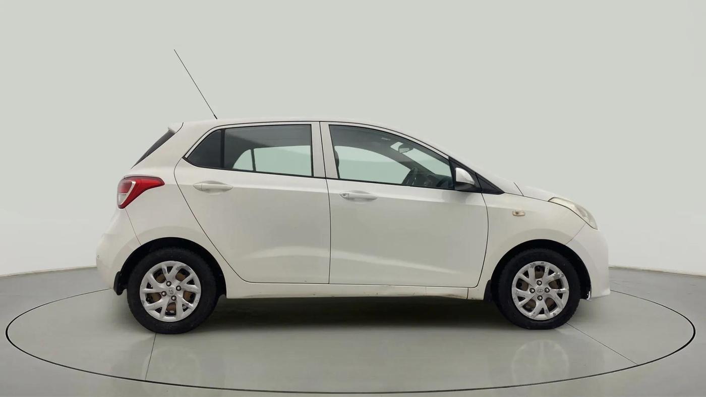 2017 Hyundai Grand i10 SPORTZ 1.2 KAPPA VTVT, Petrol, Manual, 77,098 km, Right Side View