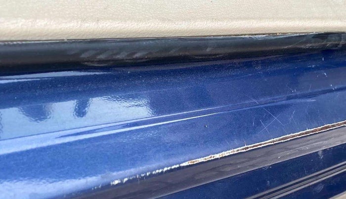 2021 Maruti Dzire VXI, Petrol, Manual, 12,986 km, Right running board - Minor scratches