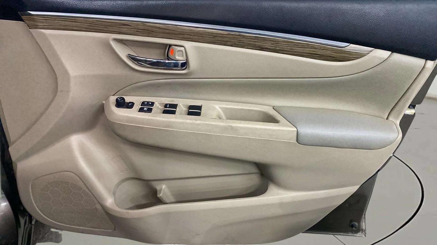 2019 Maruti Ciaz ALPHA 1.5 SHVS PETROL, Petrol, Manual, 67,171 km, Driver Side Door Panels Control