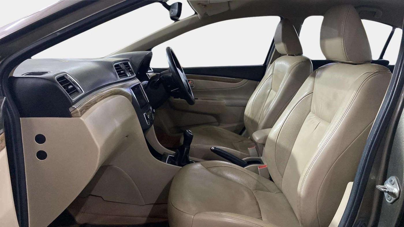 2019 Maruti Ciaz ALPHA 1.5 SHVS PETROL, Petrol, Manual, 67,171 km, Right Side Front Door Cabin