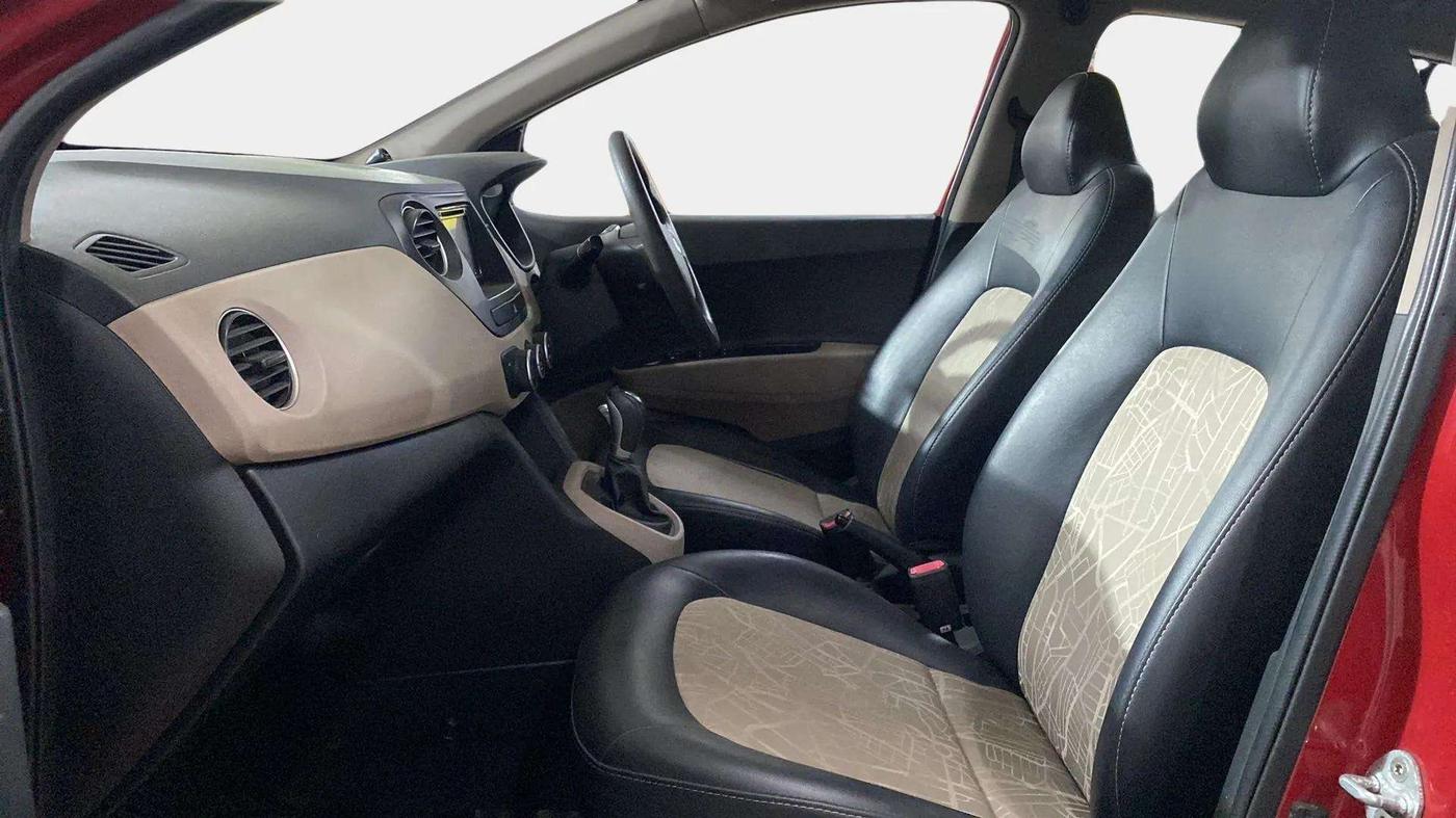 2017 Hyundai Grand i10 MAGNA AT 1.2 KAPPA VTVT, Petrol, Automatic, 28,645 km, Right Side Front Door Cabin