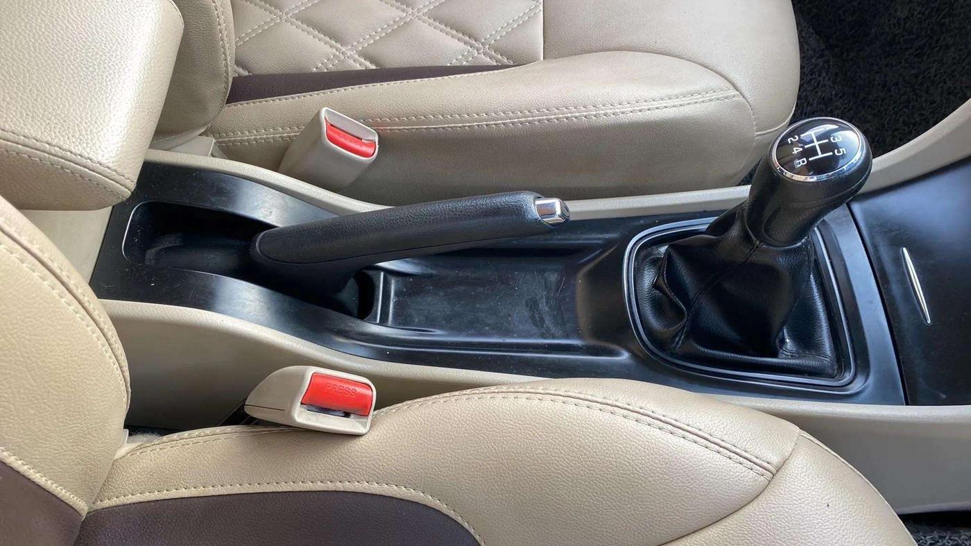 2016 Maruti Ciaz VXI (O), Petrol, Manual, 88,037 km, Gear Lever
