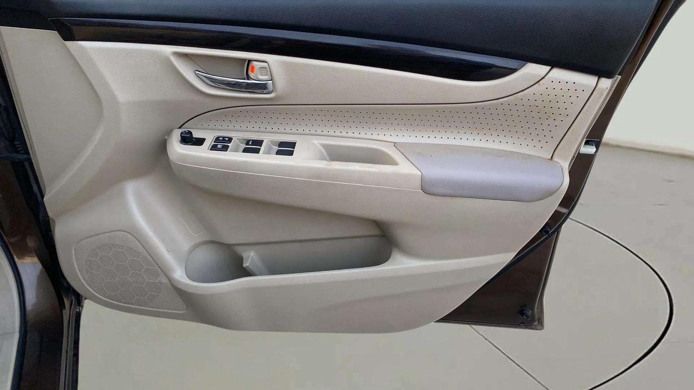 2016 Maruti Ciaz VXI (O), Petrol, Manual, 88,037 km, Driver Side Door Panels Control