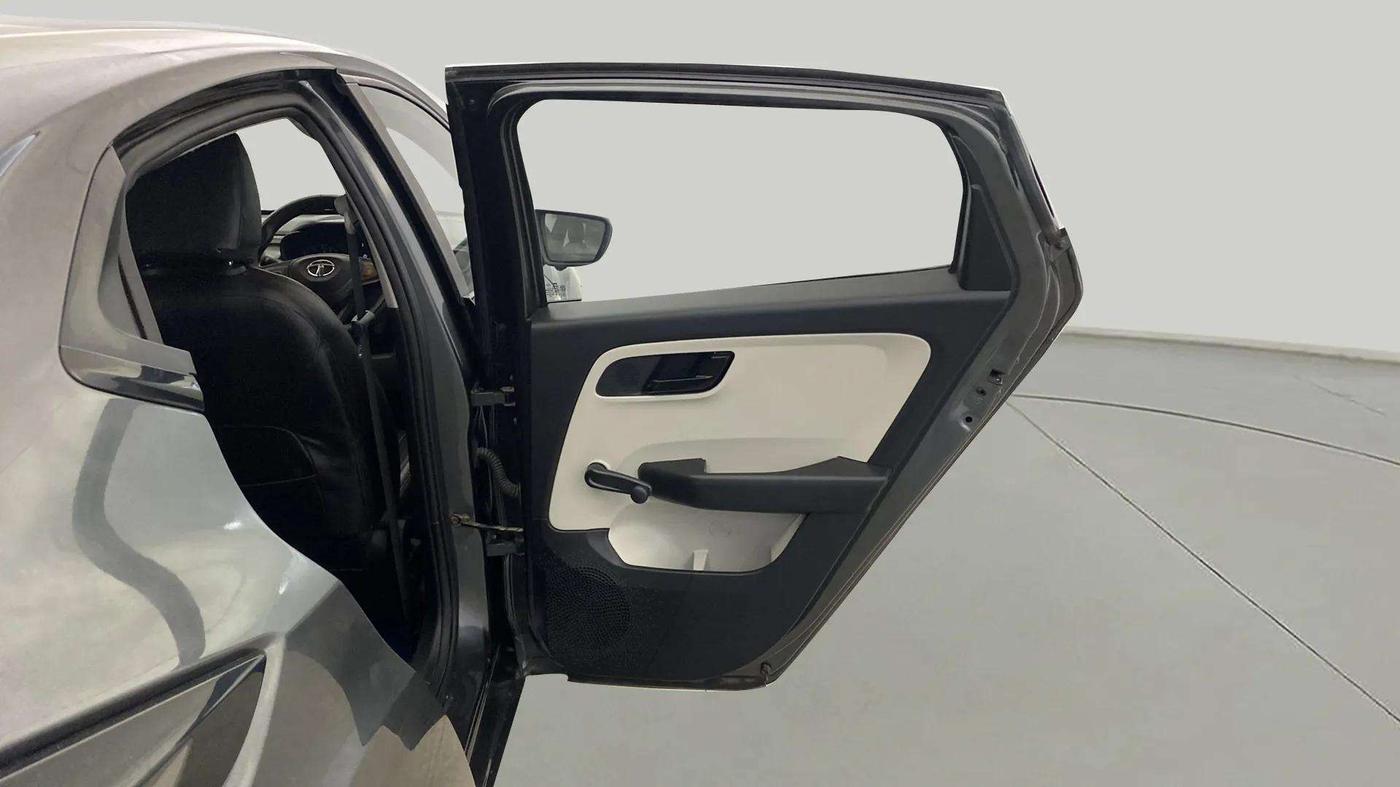 2021 Tata ALTROZ XE PETROL, Petrol, Manual, 38,675 km, RHS Rear Door