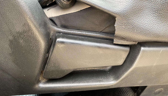 2019 Renault TRIBER RXT, Petrol, Manual, 59,017 km, Driver Side Adjustment Panel