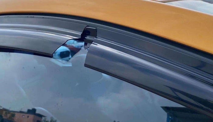 2019 Renault TRIBER RXT, Petrol, Manual, 59,017 km, Driver-side door - Door visor damaged