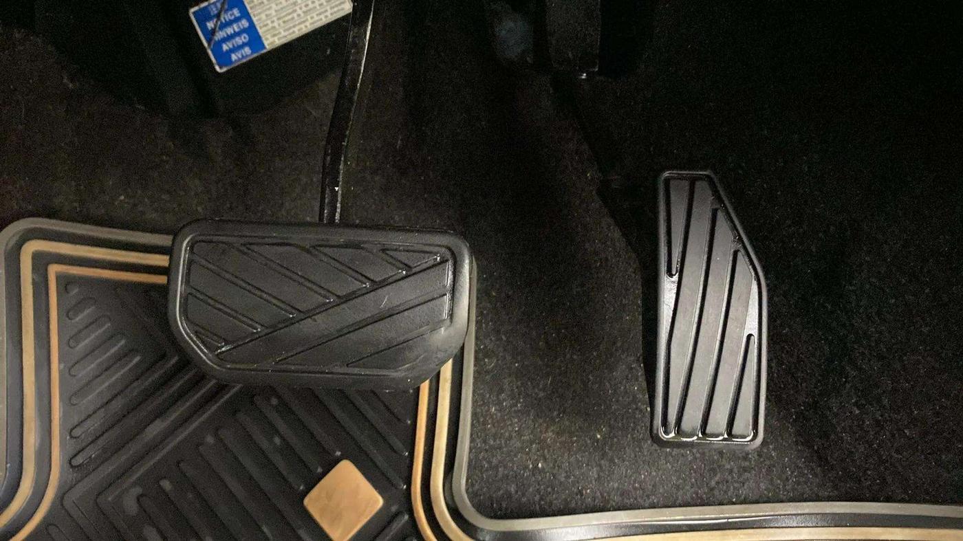 2018 Maruti Swift VXI AMT, Petrol, Automatic, 56,825 km, Pedals