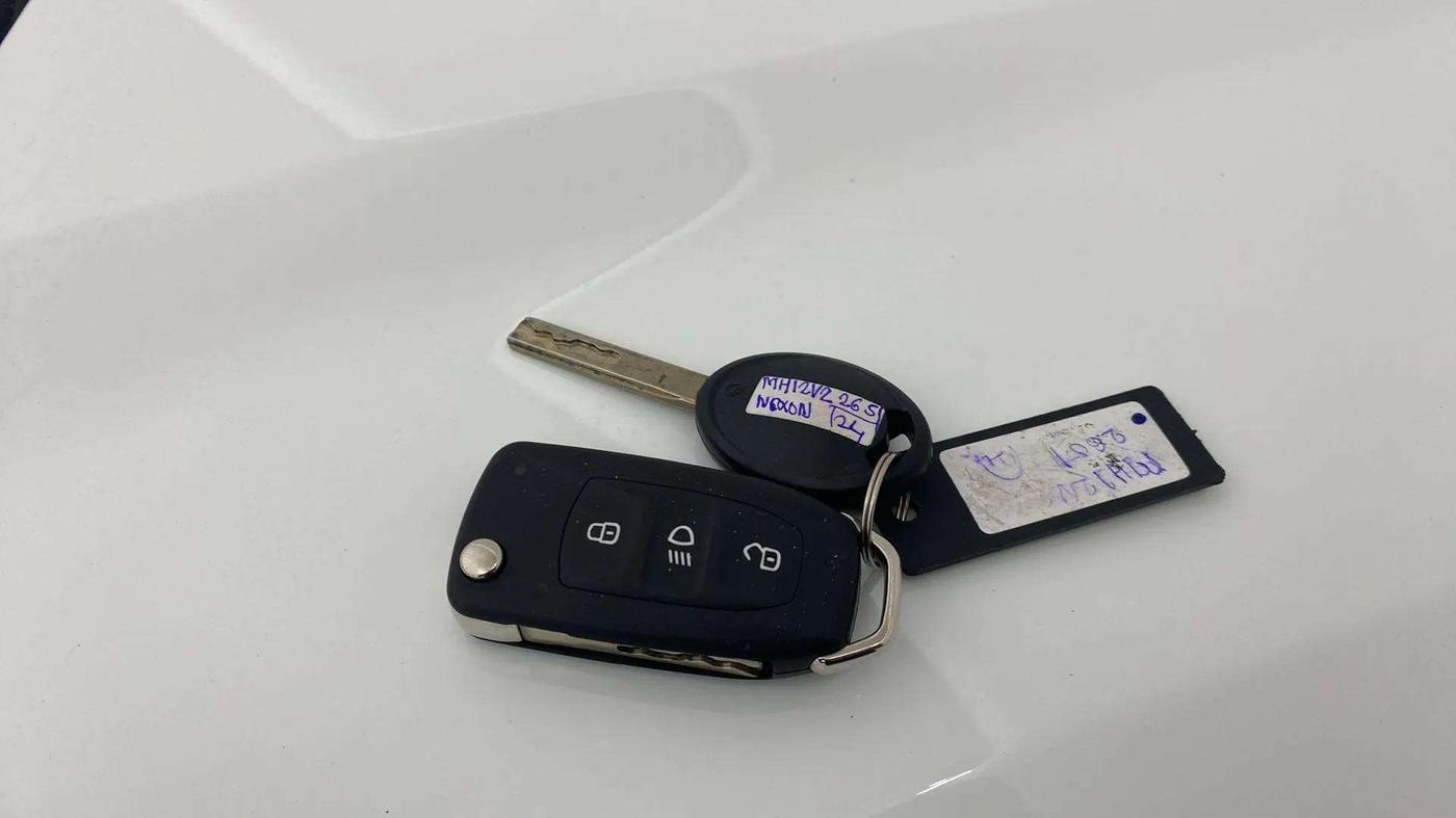 2023 Tata NEXON XM PETROL, Petrol, Manual, 14,332 km, Key Close Up