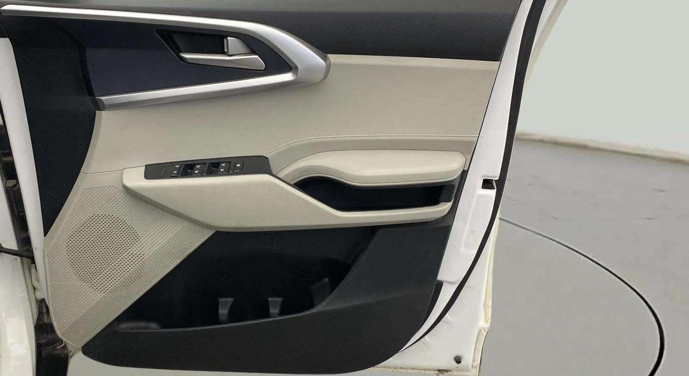 2022 KIA CARENS PREMIUM 1.4 PETROL 7 STR, Petrol, Manual, 37,392 km, Driver Side Door Panels Control
