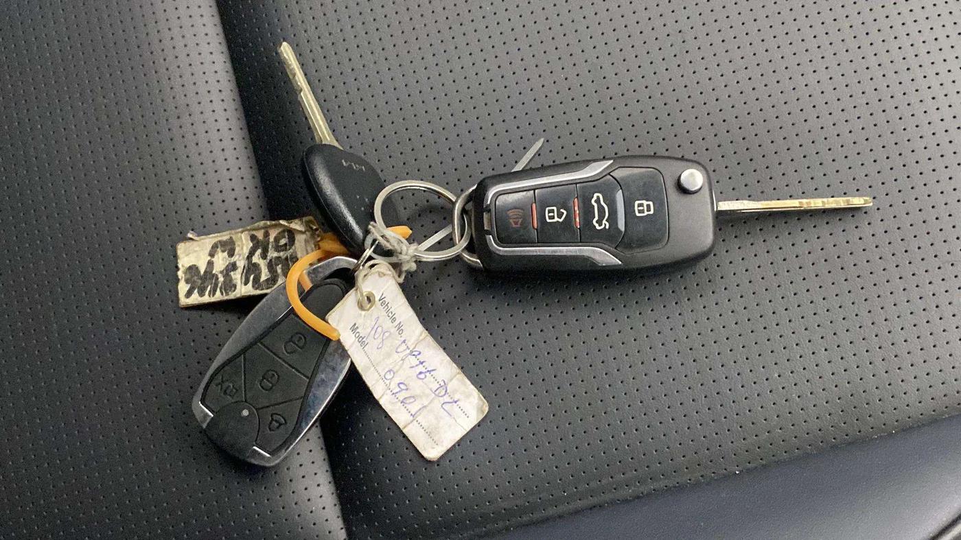 2022 KIA CARENS PREMIUM 1.4 PETROL 7 STR, Petrol, Manual, 37,392 km, Key Close Up