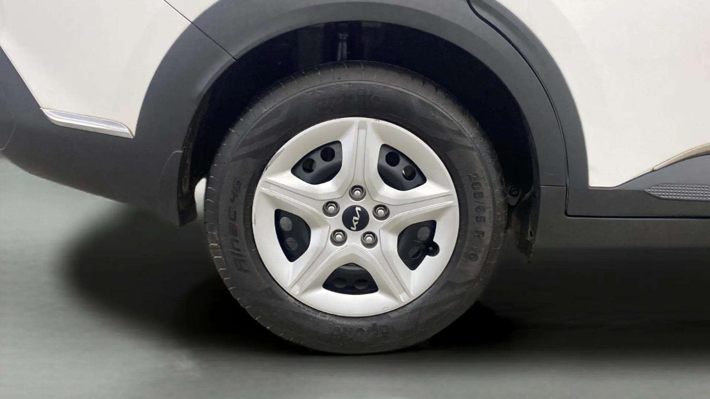 2022 KIA CARENS PREMIUM 1.4 PETROL 7 STR, Petrol, Manual, 37,392 km, Right Rear Wheel