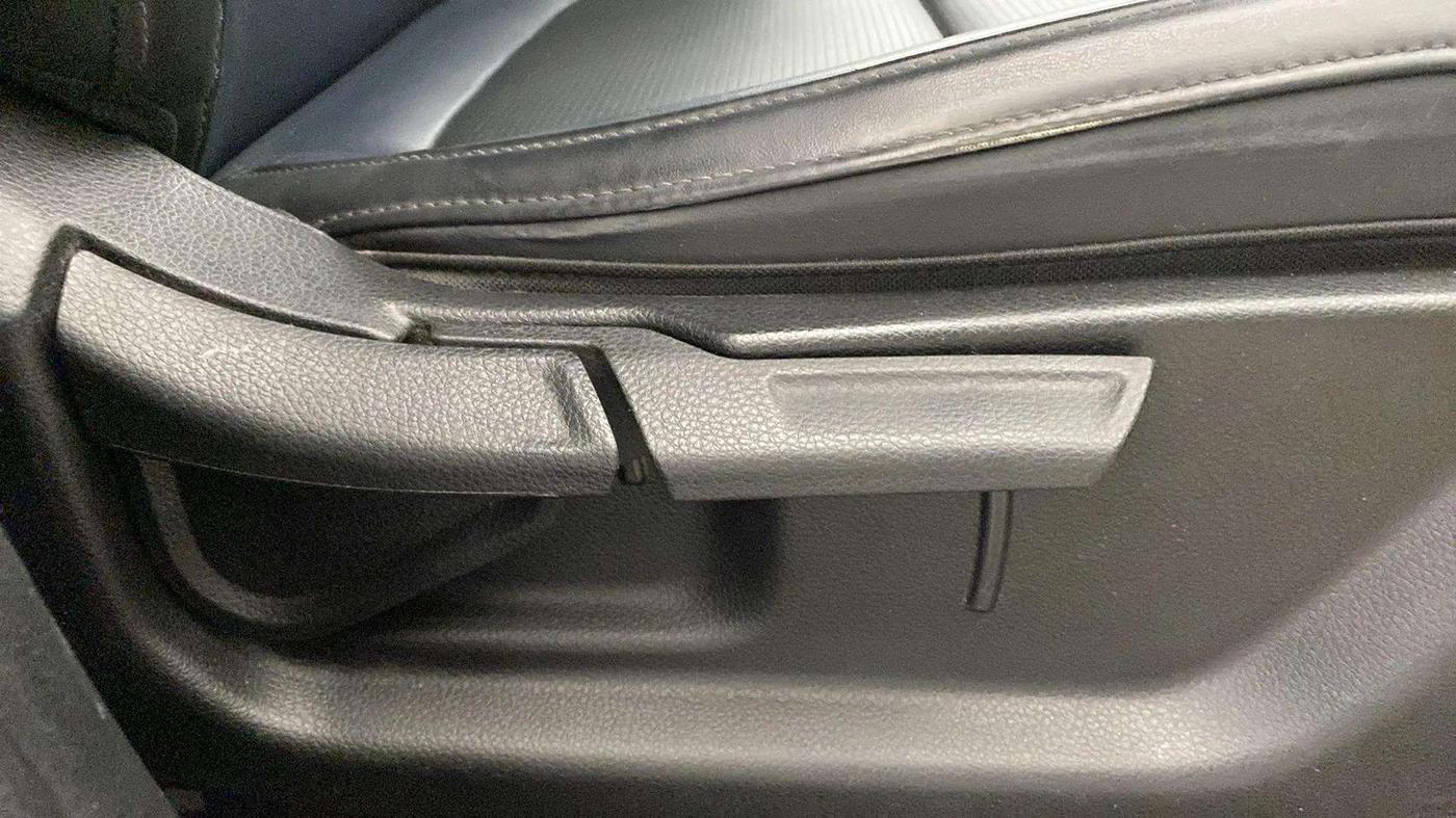 2022 KIA CARENS PREMIUM 1.4 PETROL 7 STR, Petrol, Manual, 37,392 km, Driver Side Adjustment Panel
