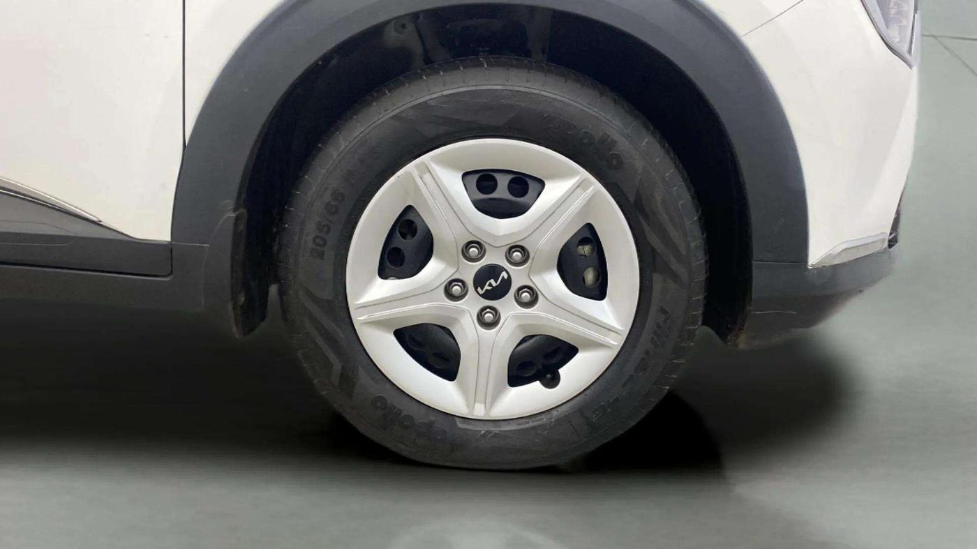 2022 KIA CARENS PREMIUM 1.4 PETROL 7 STR, Petrol, Manual, 37,392 km, Right Front Wheel
