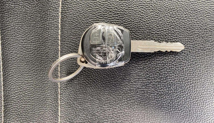 2013 Maruti Swift VXI, Petrol, Manual, 51,984 km, Key Close Up