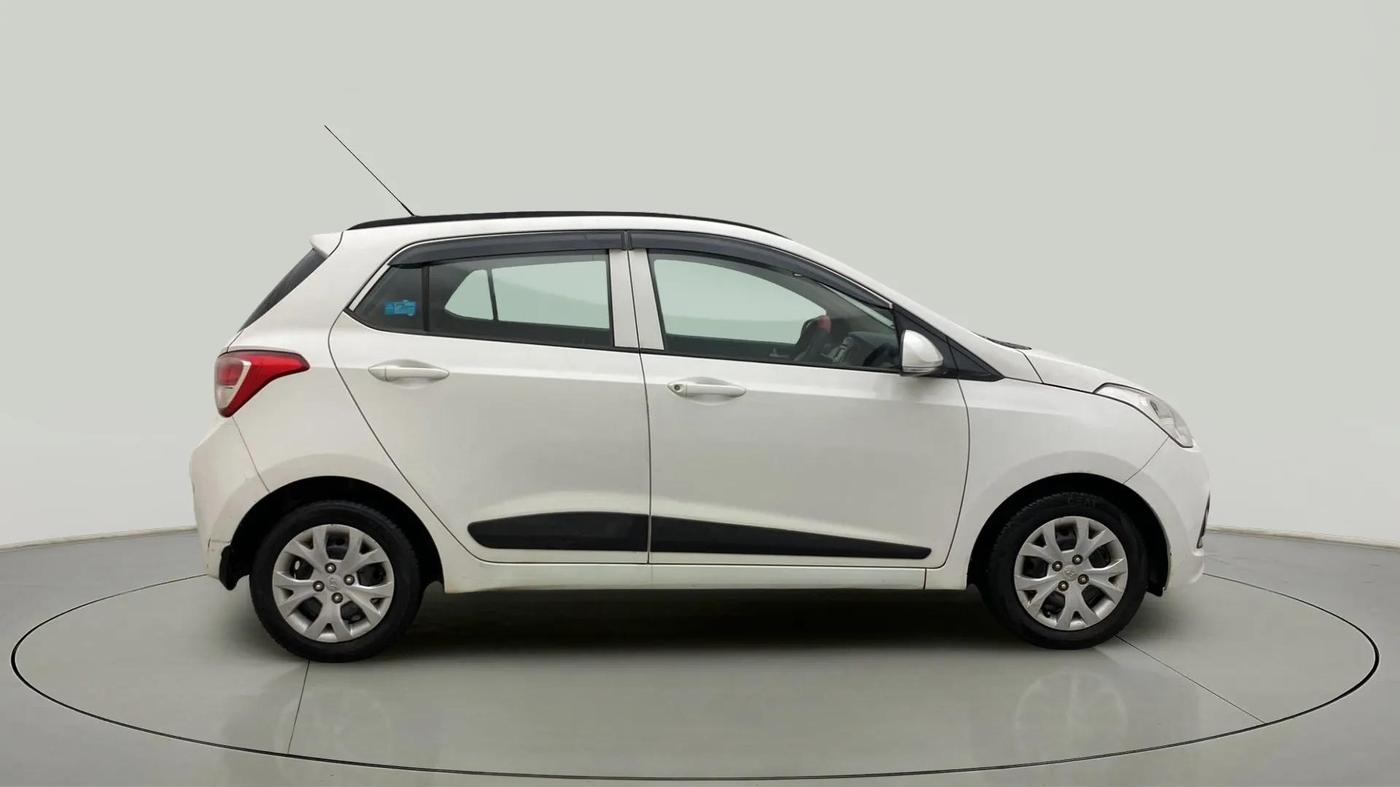 2015 Hyundai Grand i10 SPORTZ 1.2 KAPPA VTVT, Petrol, Manual, 71,020 km, Right Side View