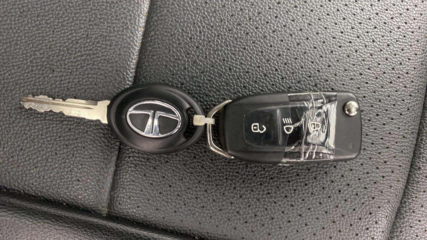 2017 Tata Tiago XZA PLUS PETROL, Petrol, Automatic, 18,326 km, Key Close Up