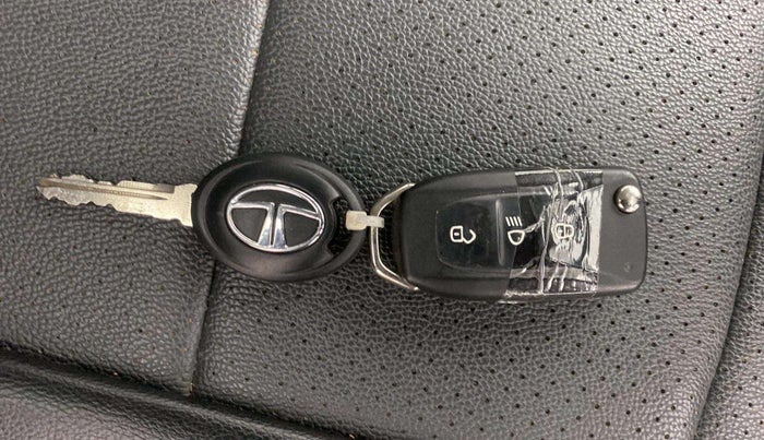 2017 Tata Tiago XZA PLUS PETROL, Petrol, Automatic, 18,326 km, Key Close Up