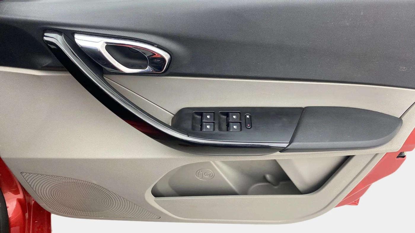 2017 Tata Tiago XZA PLUS PETROL, Petrol, Automatic, 18,326 km, Driver Side Door Panels Control