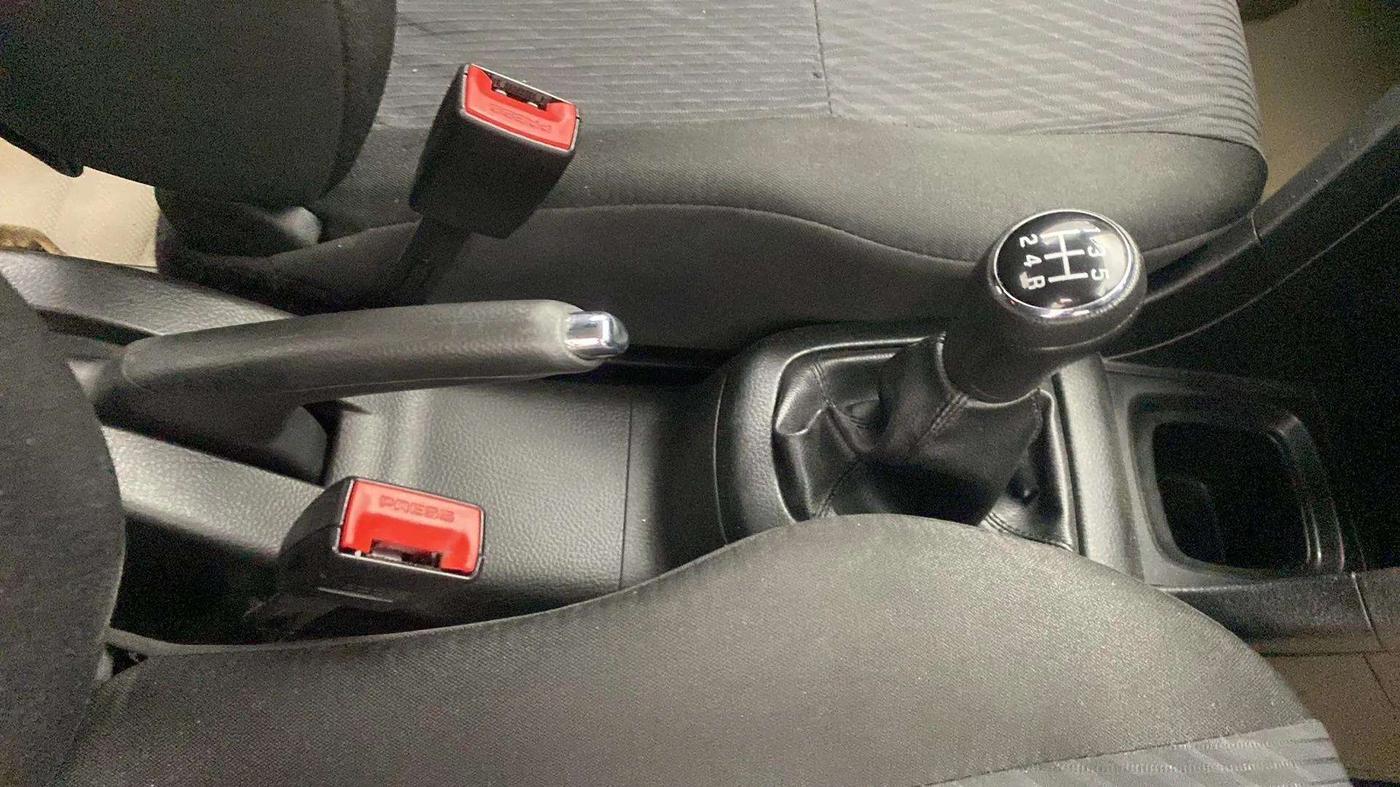 2015 Maruti Swift VXI, Petrol, Manual, 84,932 km, Gear Lever