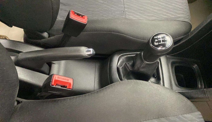 2015 Maruti Swift VXI, Petrol, Manual, 84,932 km, Gear Lever