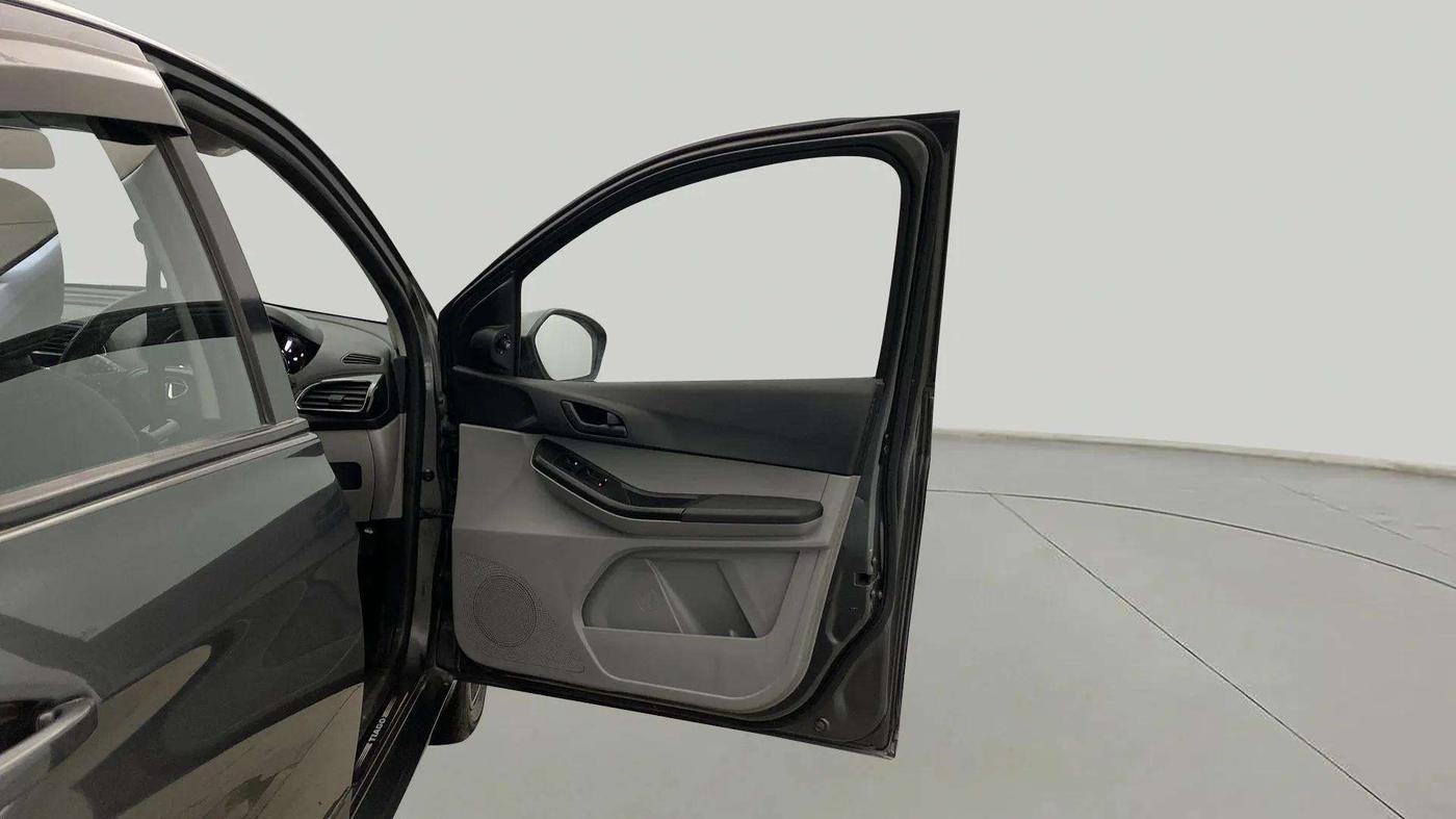 2020 Tata Tiago XZ PETROL, Petrol, Manual, 61,970 km, RHS Front Door