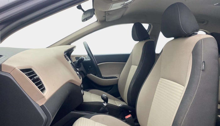 2018 Hyundai Elite i20 ASTA 1.2 (O), Petrol, Manual, 32,261 km, Right Side Front Door Cabin