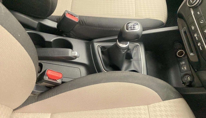 2018 Hyundai Elite i20 ASTA 1.2 (O), Petrol, Manual, 32,261 km, Gear Lever