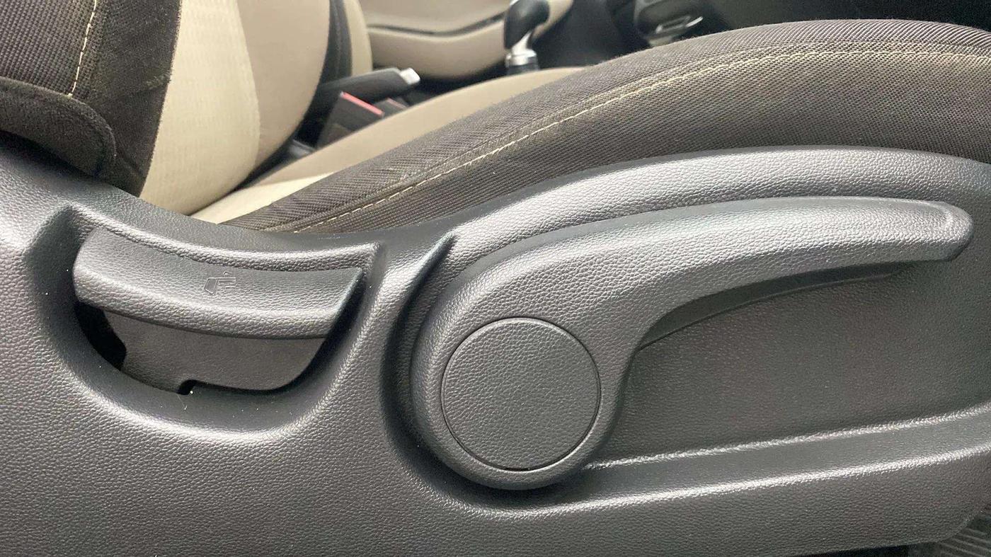 2018 Hyundai Elite i20 ASTA 1.2 (O), Petrol, Manual, 32,261 km, Driver Side Adjustment Panel
