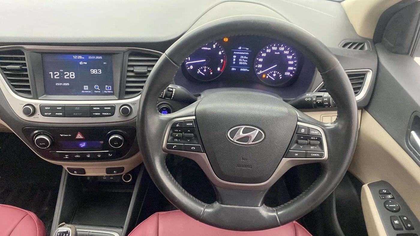 2018 Hyundai Verna 1.6 VTVT SX O, Petrol, Manual, 84,773 km, Steering Wheel Close Up