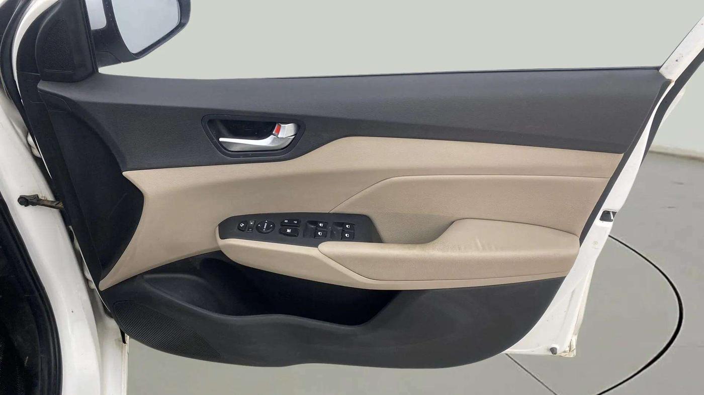 2018 Hyundai Verna 1.6 VTVT SX O, Petrol, Manual, 84,773 km, Driver Side Door Panels Control