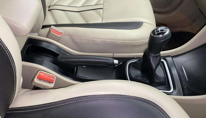 2015 Maruti Ciaz ZXI, Petrol, Manual, 74,838 km, Gear Lever