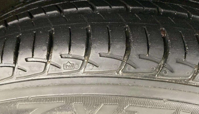 2015 Maruti Ciaz ZXI, Petrol, Manual, 74,838 km, Right Rear Tyre Tread