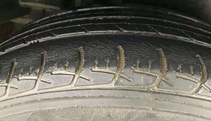 2015 Maruti Ciaz ZXI, Petrol, Manual, 74,838 km, Right Front Tyre Tread