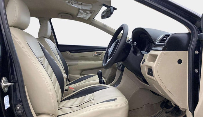 2015 Maruti Ciaz ZXI, Petrol, Manual, 74,838 km, Right Side Front Door Cabin