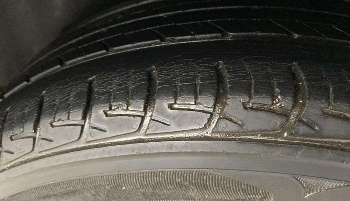 2015 Maruti Ciaz ZXI, Petrol, Manual, 74,838 km, Left Rear Tyre Tread