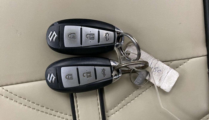 2015 Maruti Ciaz ZXI, Petrol, Manual, 74,838 km, Key Close Up