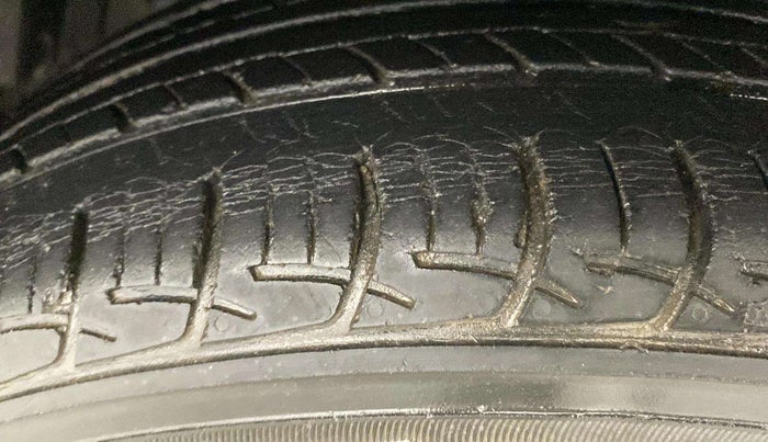 2015 Maruti Ciaz ZXI, Petrol, Manual, 74,838 km, Left Front Tyre Tread