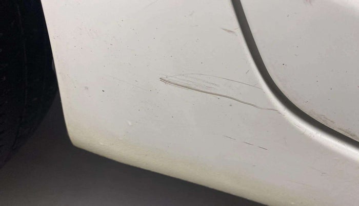 2014 Maruti Swift VXI, Petrol, Manual, 48,886 km, Right running board - Minor scratches