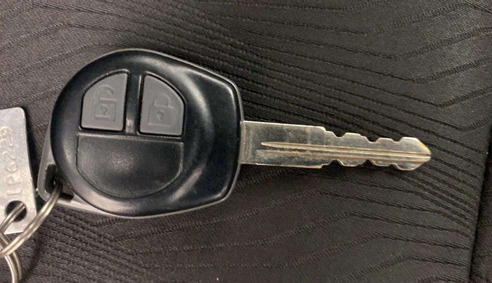 2014 Maruti Swift VXI, Petrol, Manual, 48,886 km, Key Close Up