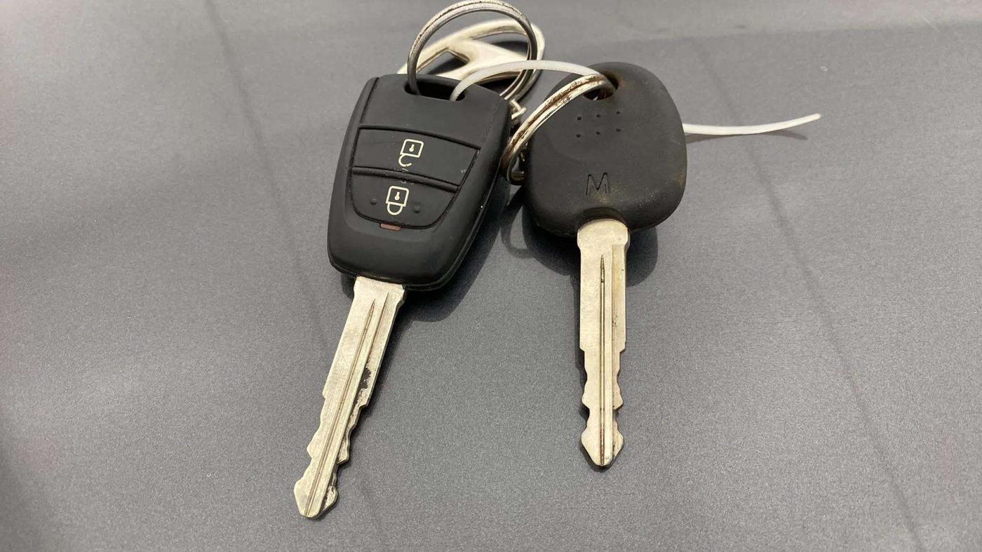 2022 Hyundai NEW SANTRO SPORTZ MT, Petrol, Manual, 19,912 km, Key Close Up