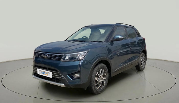 2022 Mahindra XUV300 W8 (O) 1.5 DIESEL, Diesel, Manual, 49,428 km, Left Front Diagonal