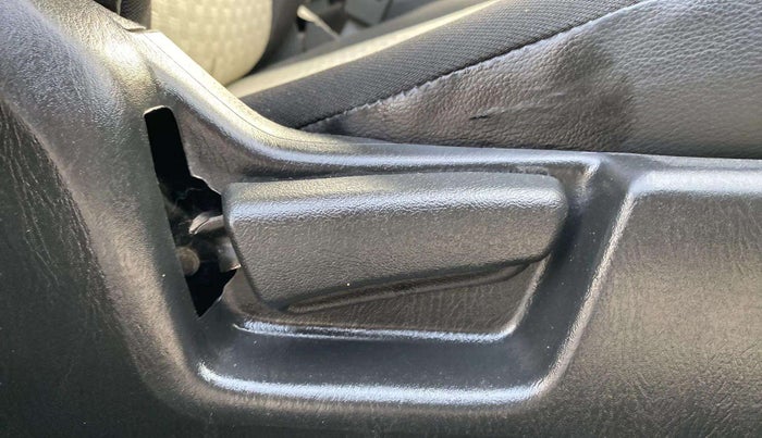 2019 Maruti Alto VXI, Petrol, Manual, 28,378 km, Driver Side Adjustment Panel