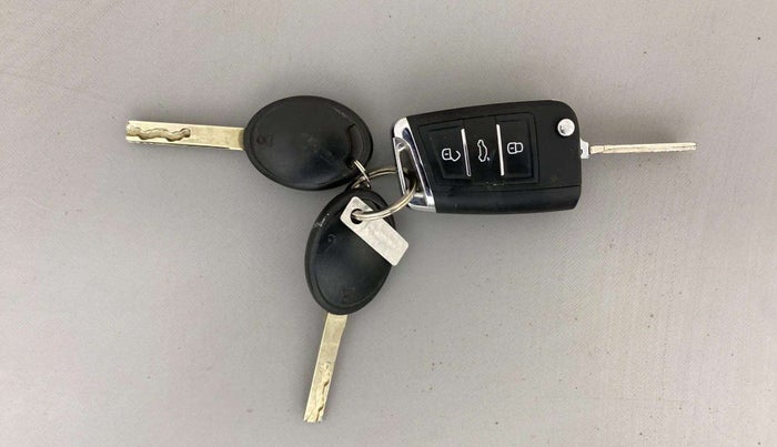 2020 Tata Tiago XE PETROL, Petrol, Manual, 40,951 km, Key Close Up