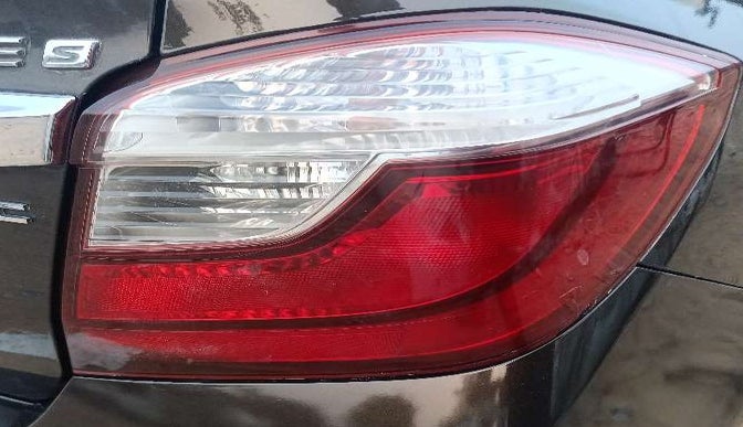 2017 Honda Amaze 1.2L I-VTEC S, Petrol, Manual, 85,155 km, Right tail light - Minor damage