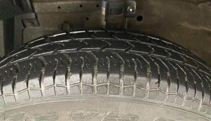 2017 Maruti Swift LXI (O), Petrol, Manual, 30,070 km, Left Rear Tyre Tread