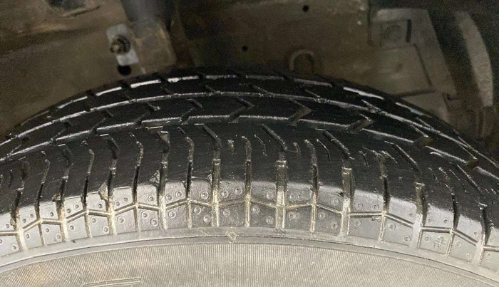 2017 Maruti Swift LXI (O), Petrol, Manual, 30,070 km, Right Front Tyre Tread