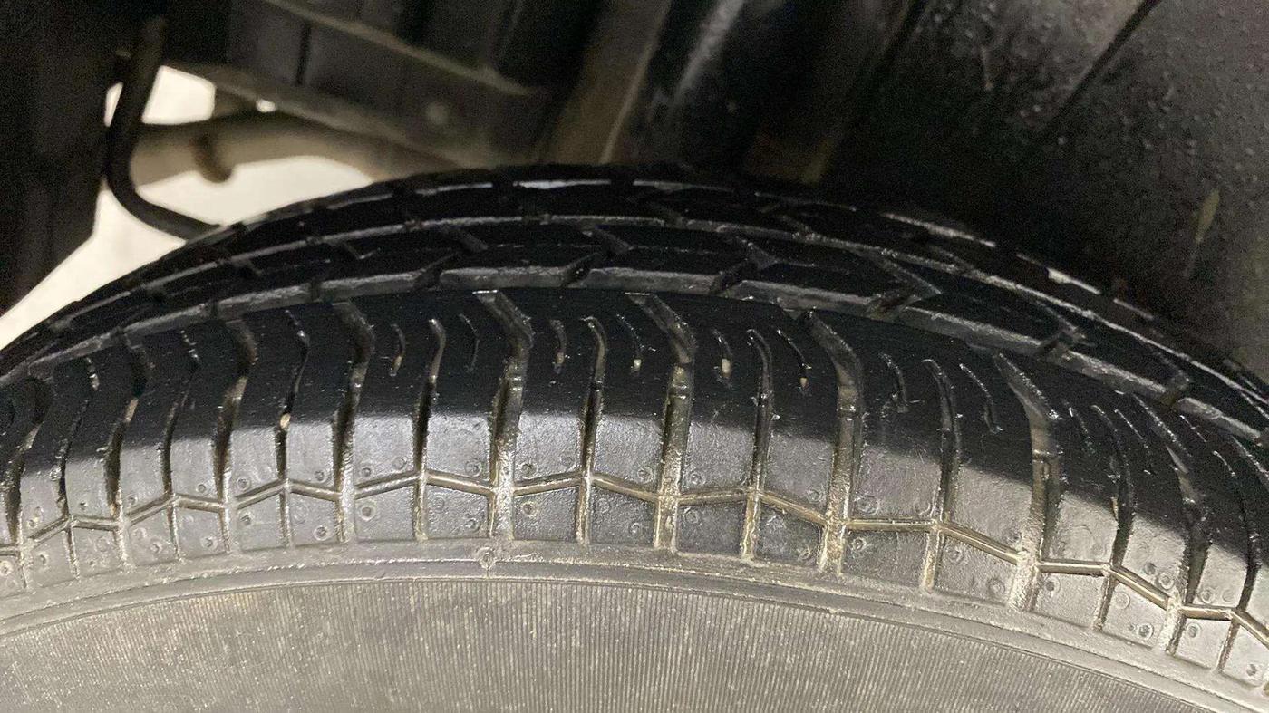 2017 Maruti Swift LXI (O), Petrol, Manual, 30,070 km, Right Rear Tyre Tread