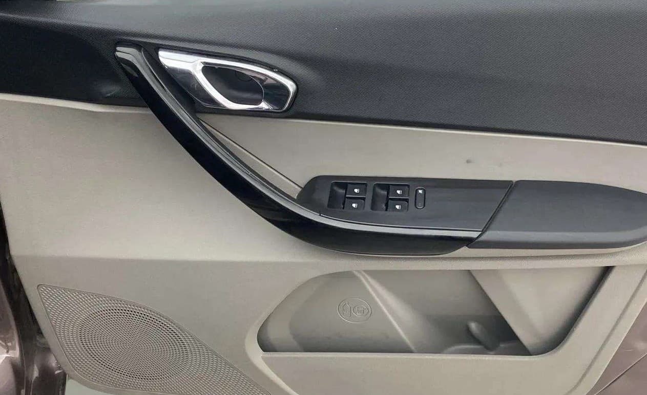 2017 Tata Tiago XZ PETROL, Petrol, Manual, 22,787 km, Driver Side Door Panels Control