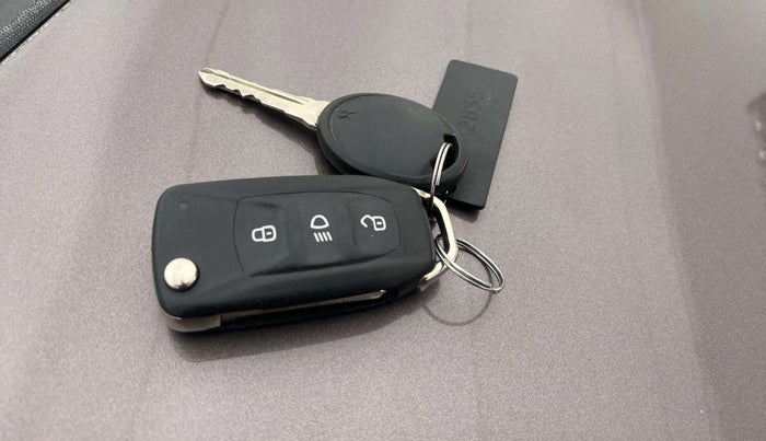 2017 Tata Tiago XZ PETROL, Petrol, Manual, 22,787 km, Key Close Up