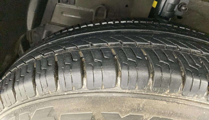 2017 Maruti Swift LXI (O), Petrol, Manual, 78,421 km, Left Front Tyre Tread